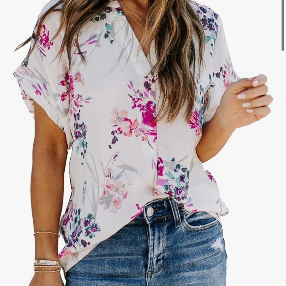 Women’s size medium relaxed blouse with v-neck cuffed sleeves and notched collar